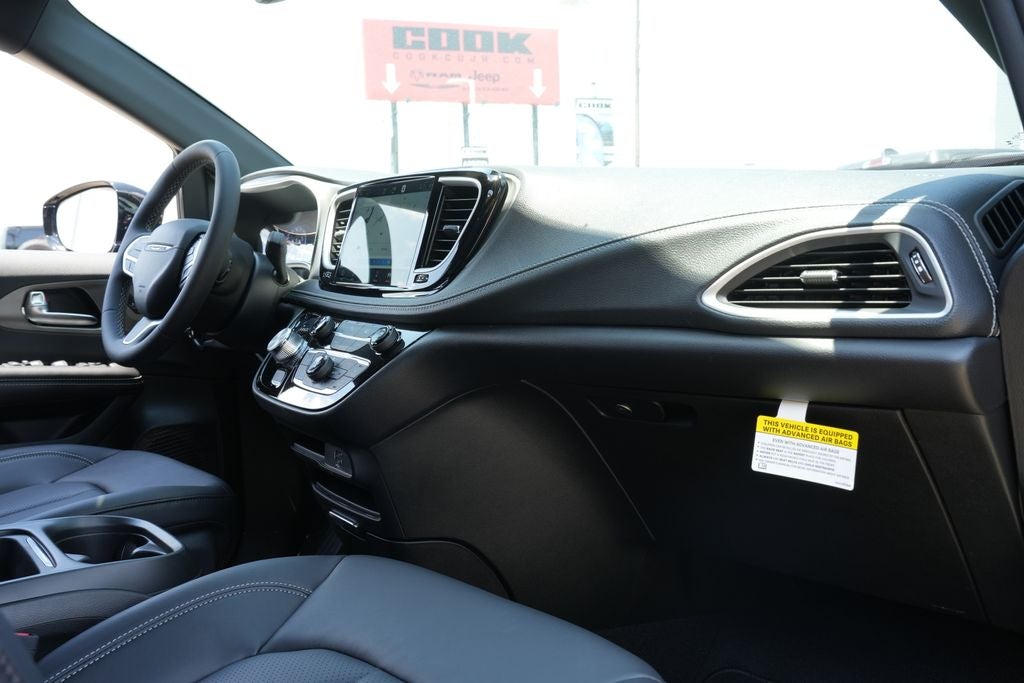 2027 Chrysler Pacifica PACIFICA SELECT