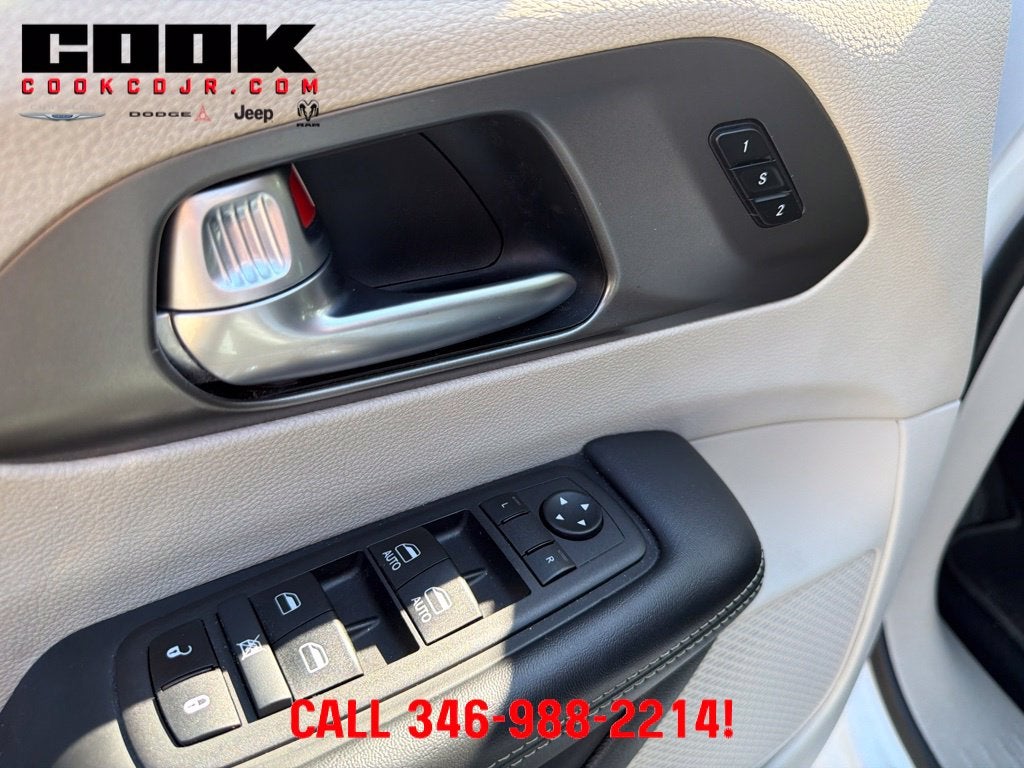 2024 Chrysler Pacifica Select