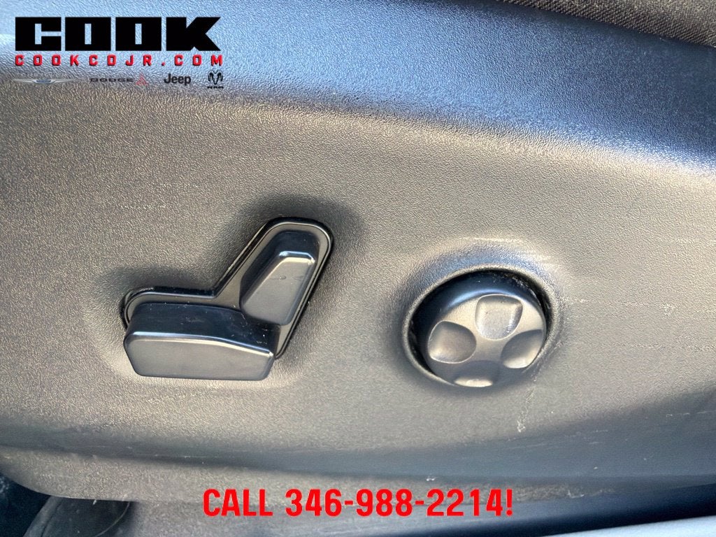 2024 Chrysler Pacifica Select