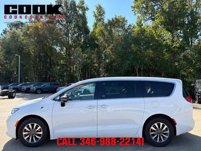 2024 Chrysler Pacifica Select