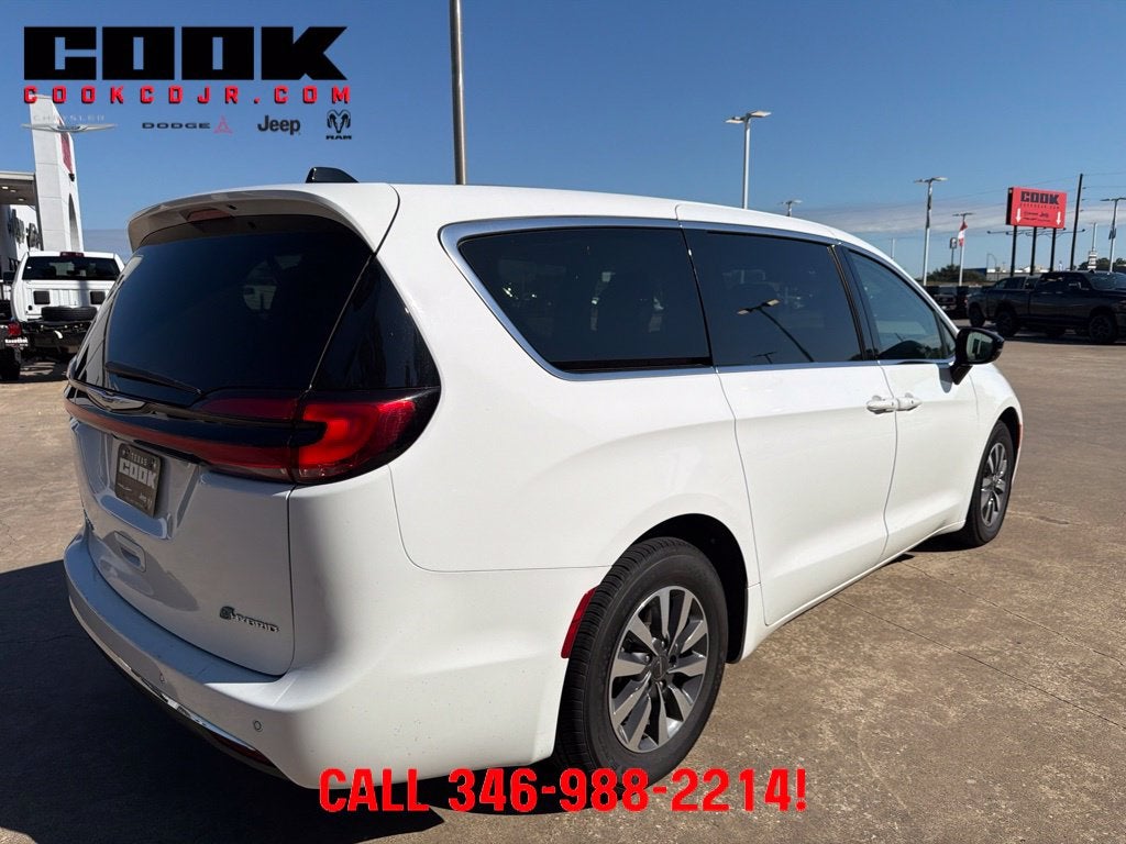 2024 Chrysler Pacifica Select