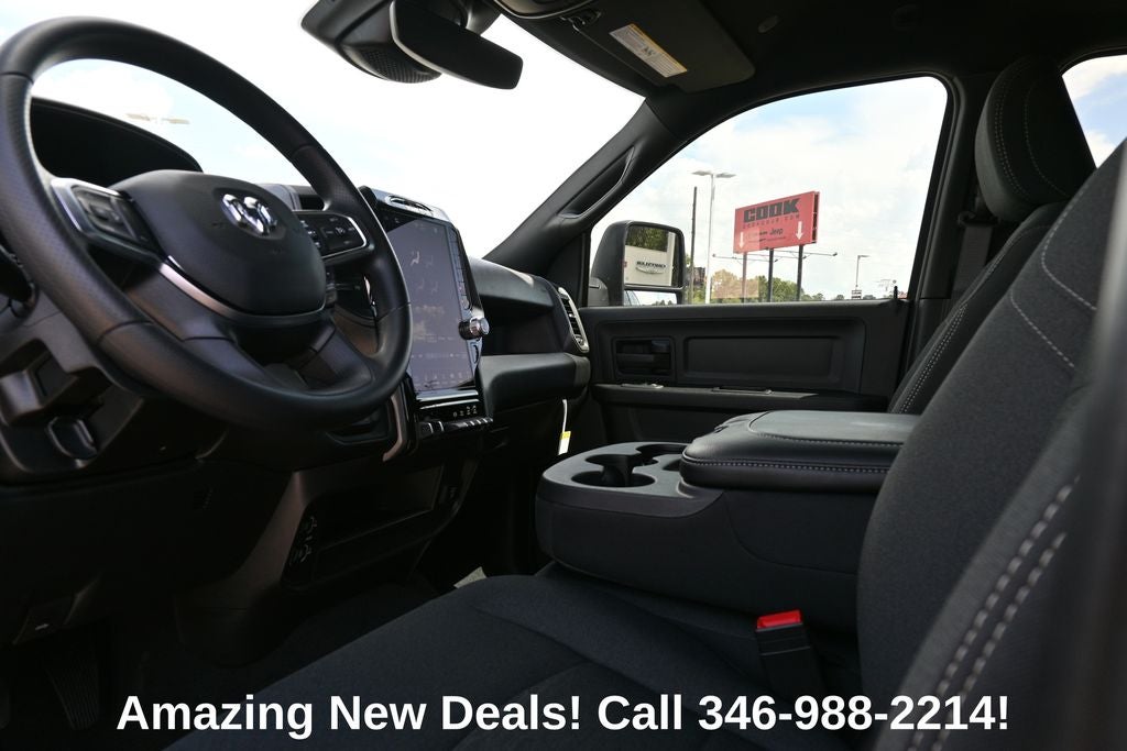 2027 RAM 3500 RAM 3500 TRADESMAN CREW CAB 4X4 8' BOX
