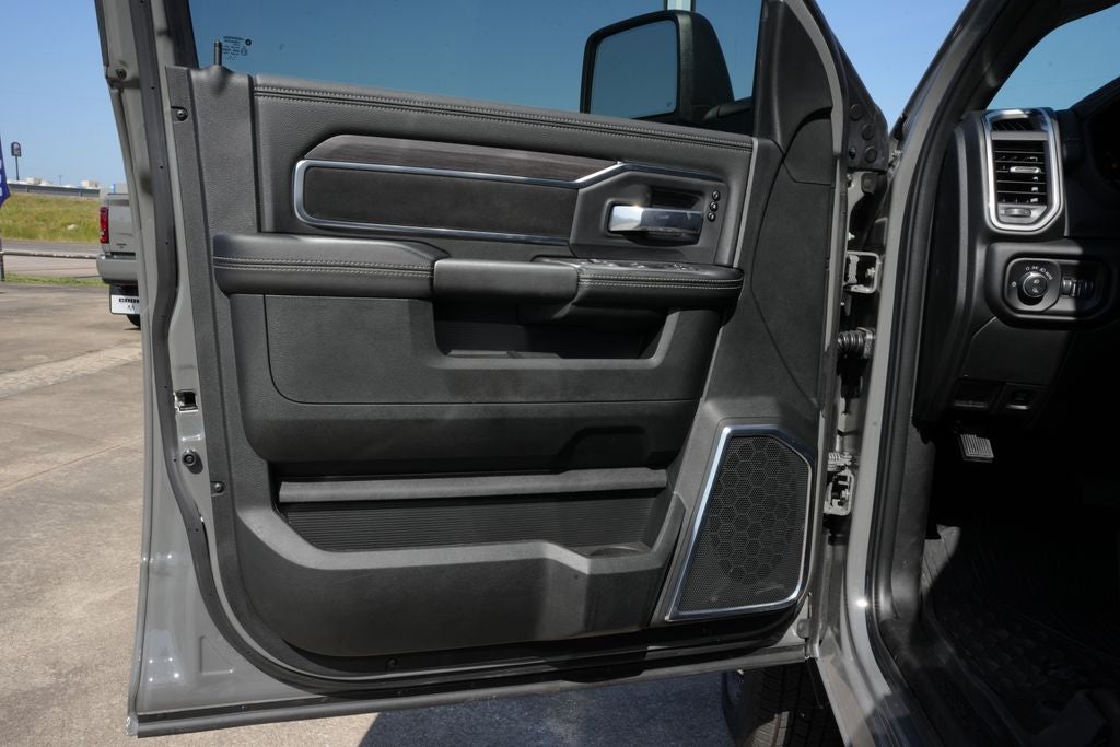 2026 RAM Ram 3500 RAM 3500 LARAMIE CREW CAB 4X4 8' BOX