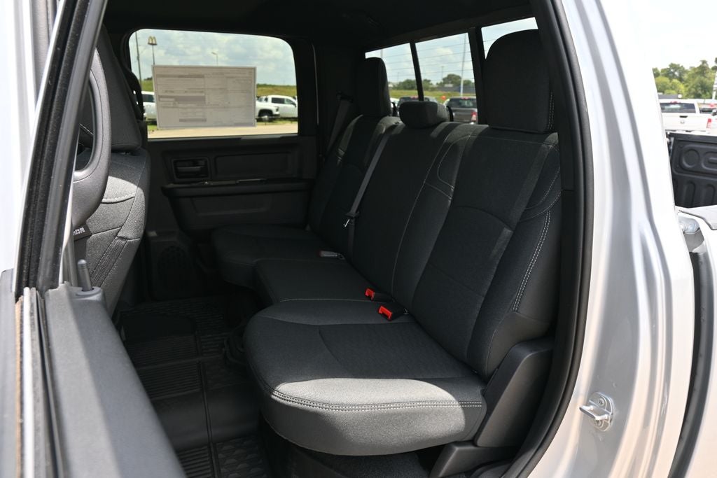 2026 RAM 2500 RAM 2500 BLACK EXPRESS CREW CAB 4X4 6'4' BOX