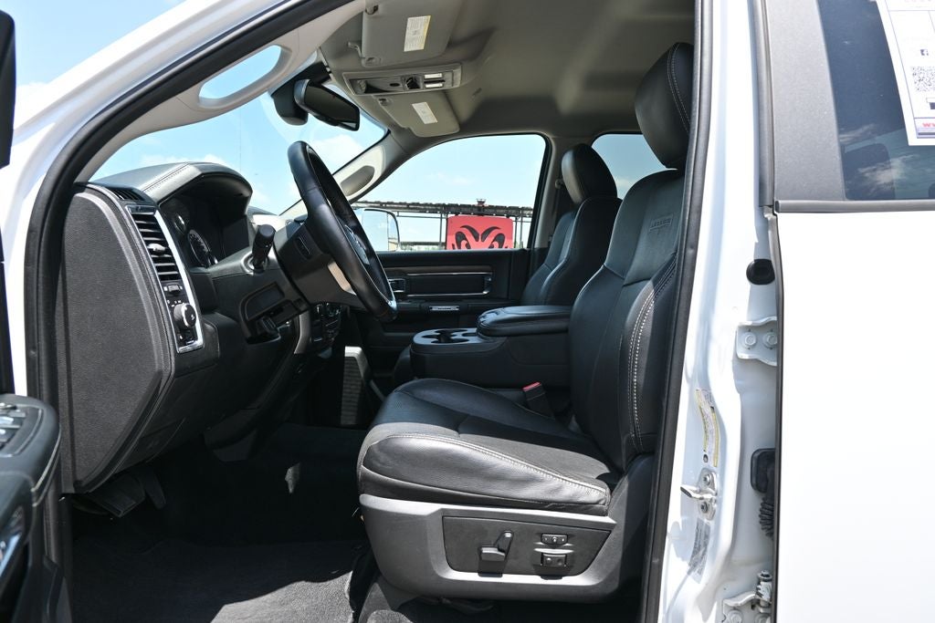 2017 RAM 2500 Laramie Crew Cab 4x4 6'4' Box