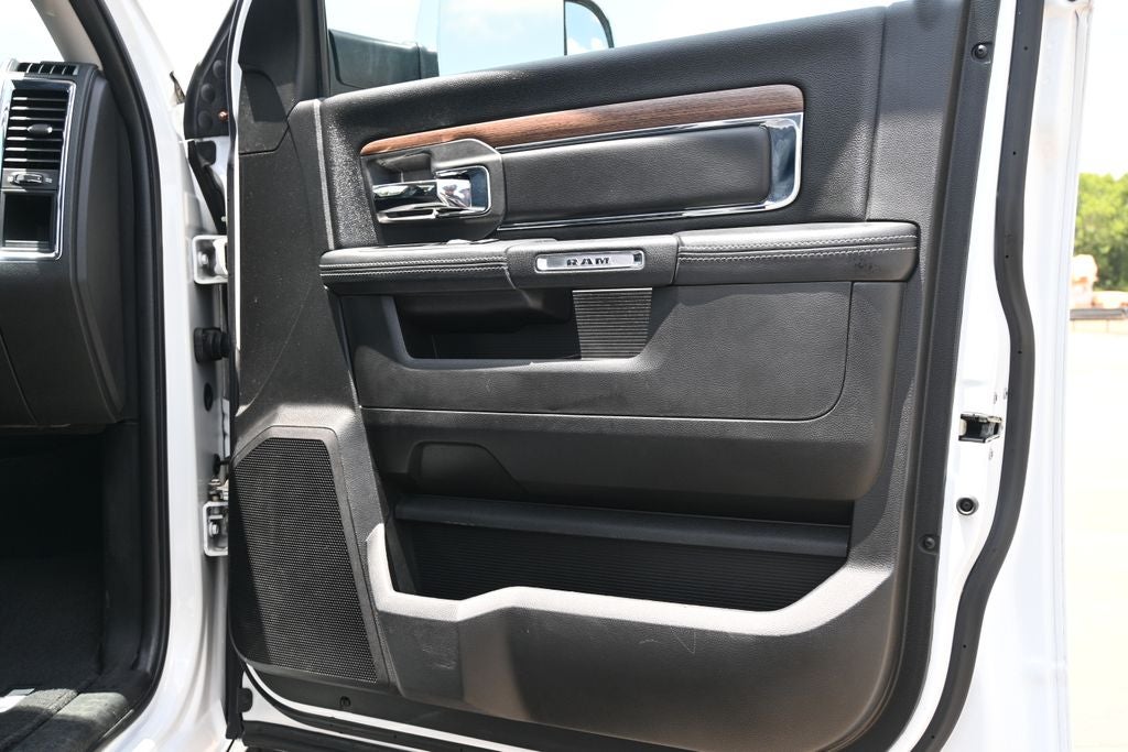 2017 RAM 2500 Laramie Crew Cab 4x4 6'4' Box