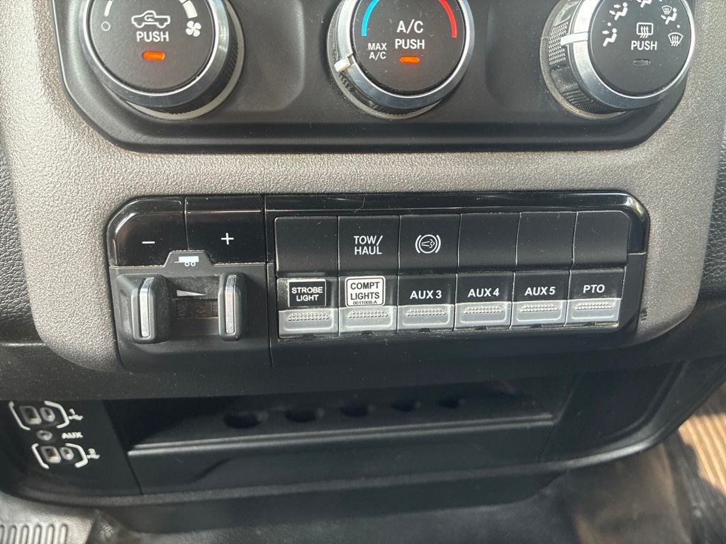 2022 RAM 5500 Chassis Tradesman/SLT