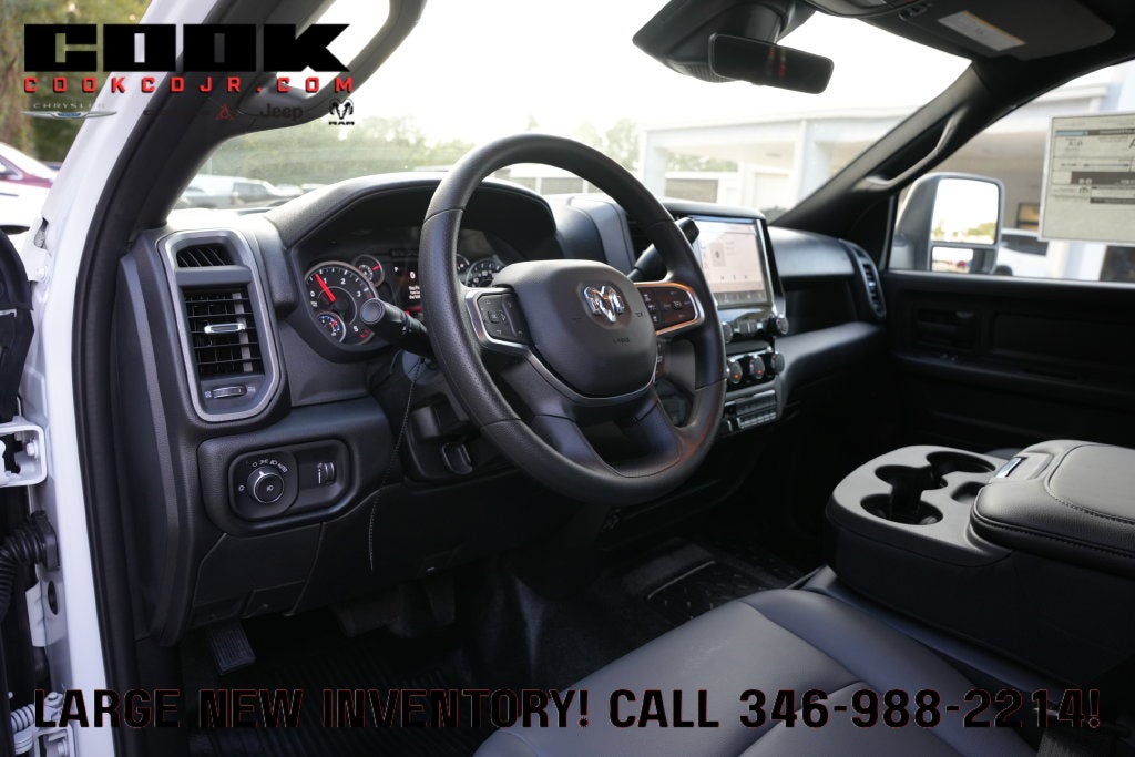 2027 RAM 3500 Chassis Cab RAM 3500 TRADESMAN CREW CAB CHASSIS 4X4 60' CA