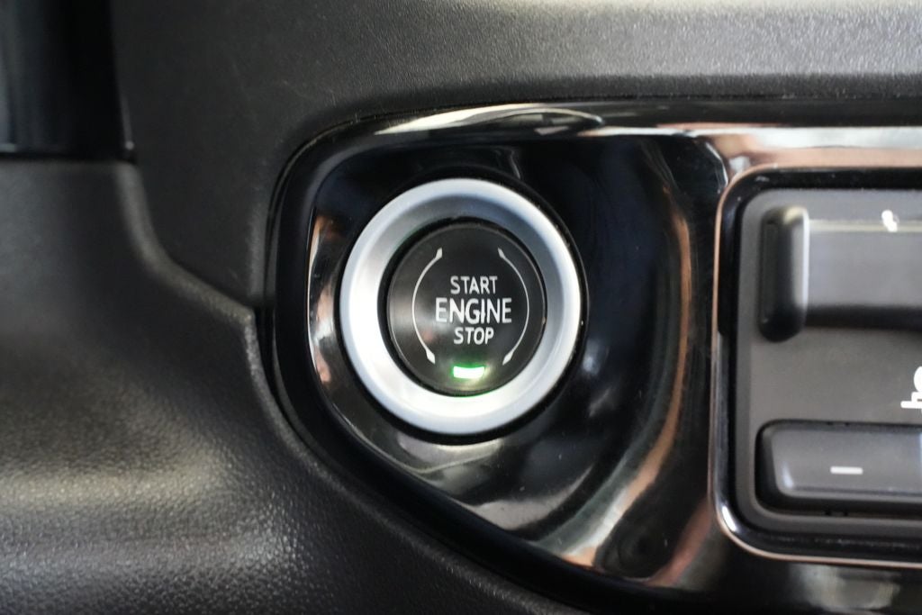 2022 GMC Sierra 1500 4WD Crew Cab Short Box Elevation